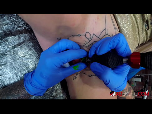 ❤️ E dashura jashtëzakonisht e bërë me tatuazhe, Sully Savage, bëri një tatuazh në klitorisin e saj ❌ Super pornografi në sq.extraclasswork.ru ﹏